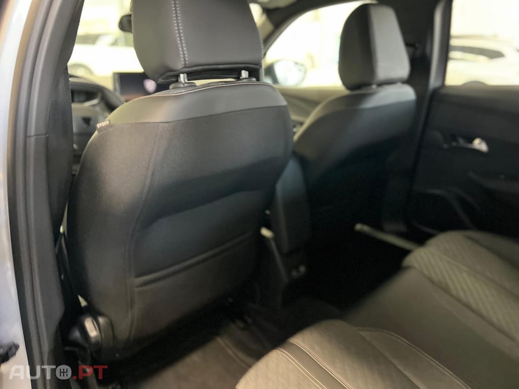 Peugeot E-2008 50 kWh Allure