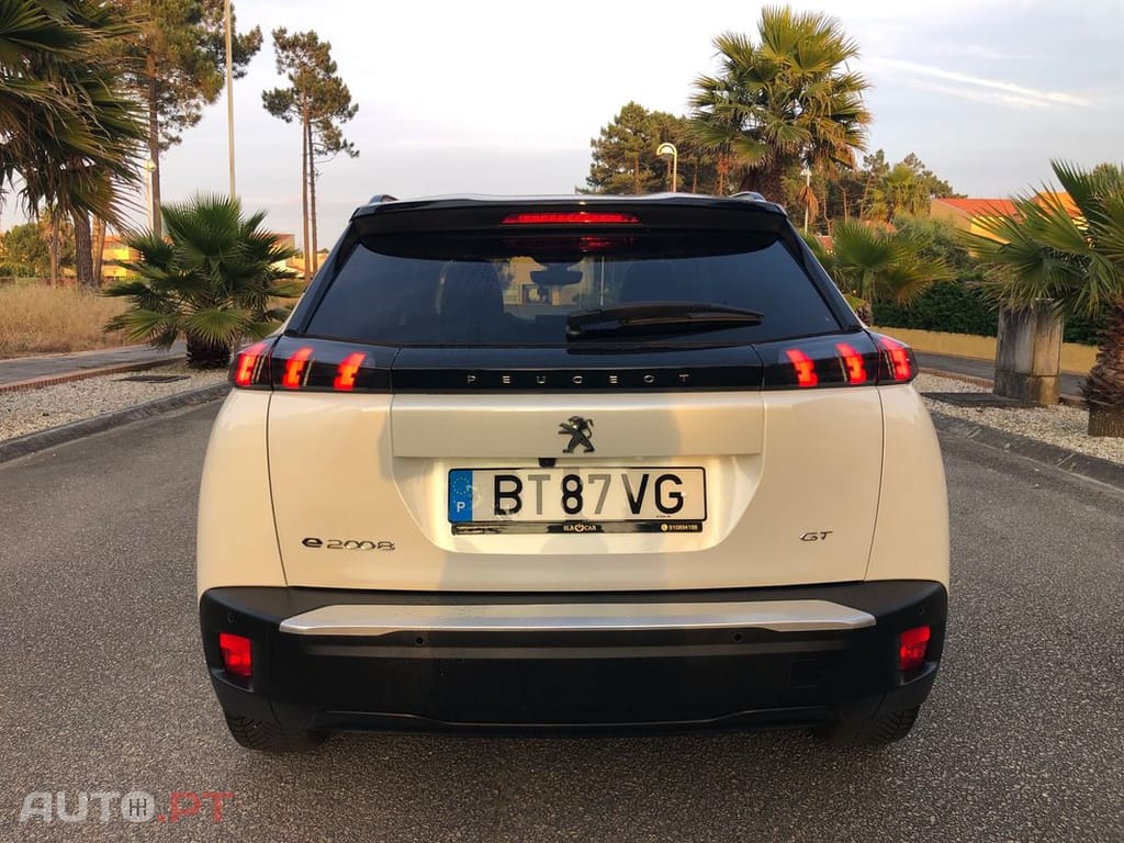 Peugeot E-2008 50 kWh GT