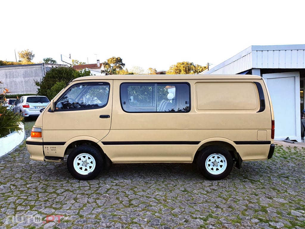 Toyota HiAce 2.4 D LH102L