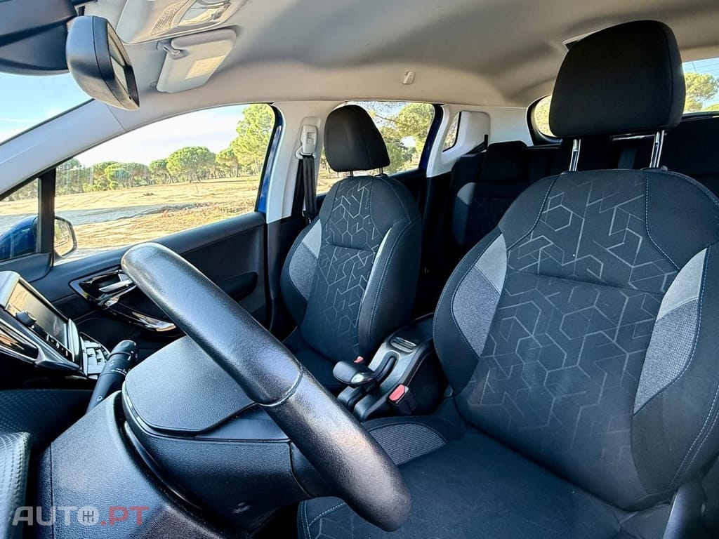 Peugeot 2008 1.2 PureTech Signature