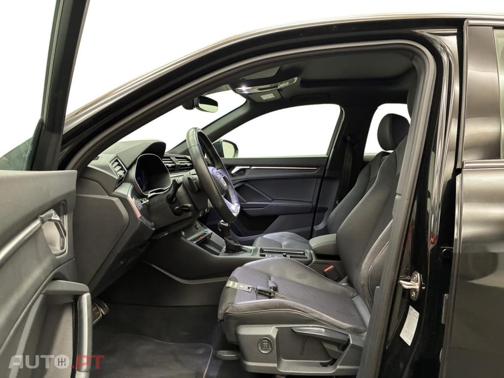 Audi Q3 45 TFSIe S line S tronic