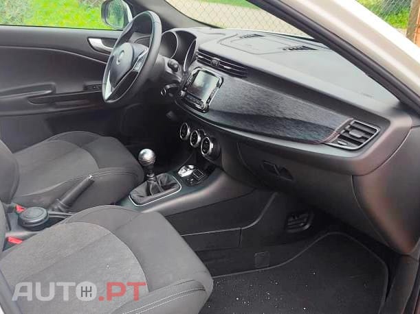 Alfa Romeo Giulietta 1.6 JTDM-2 Sport 120cv / 185€ mês