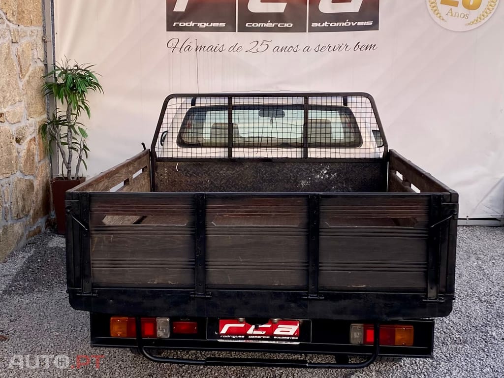 Toyota Hilux 2.5 D-4D 2WD CE PM+AC