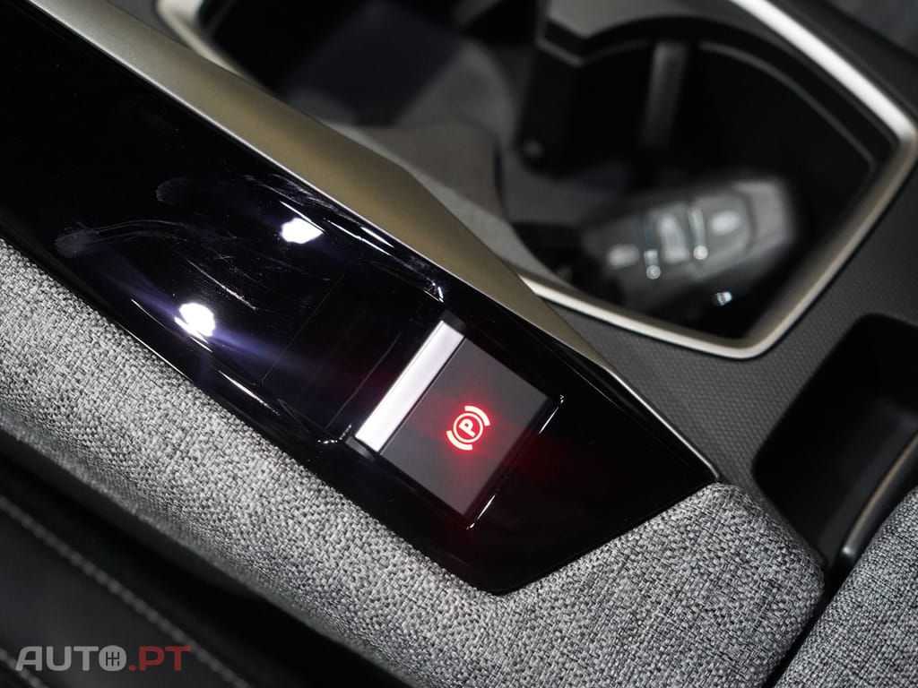 Peugeot 3008 1.2 Hybrid Allure e-DCS6