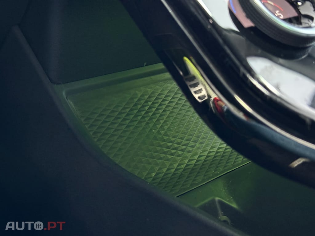 Land Rover Evoque P250 R-Dynamic HSE