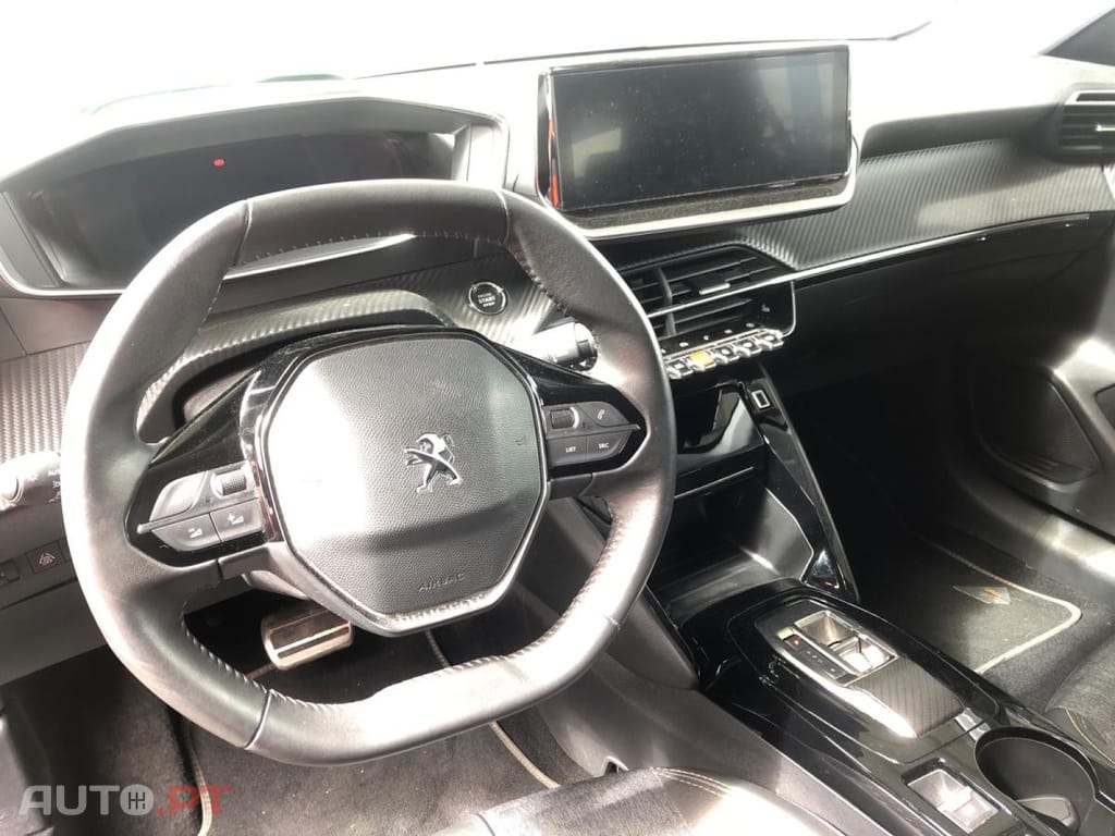 Peugeot E-208 50 kWh Roadtrip