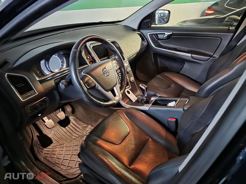 Volvo XC 60 D3 Momentum — fotografia 2