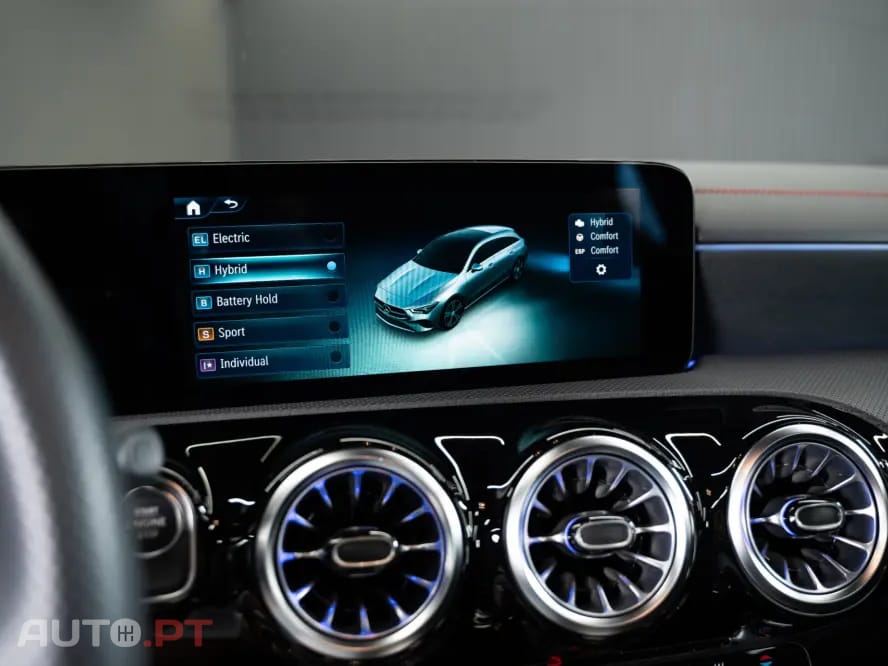 Mercedes-Benz CLA 250 e Shooting Brake AMG Line — fotografia 29