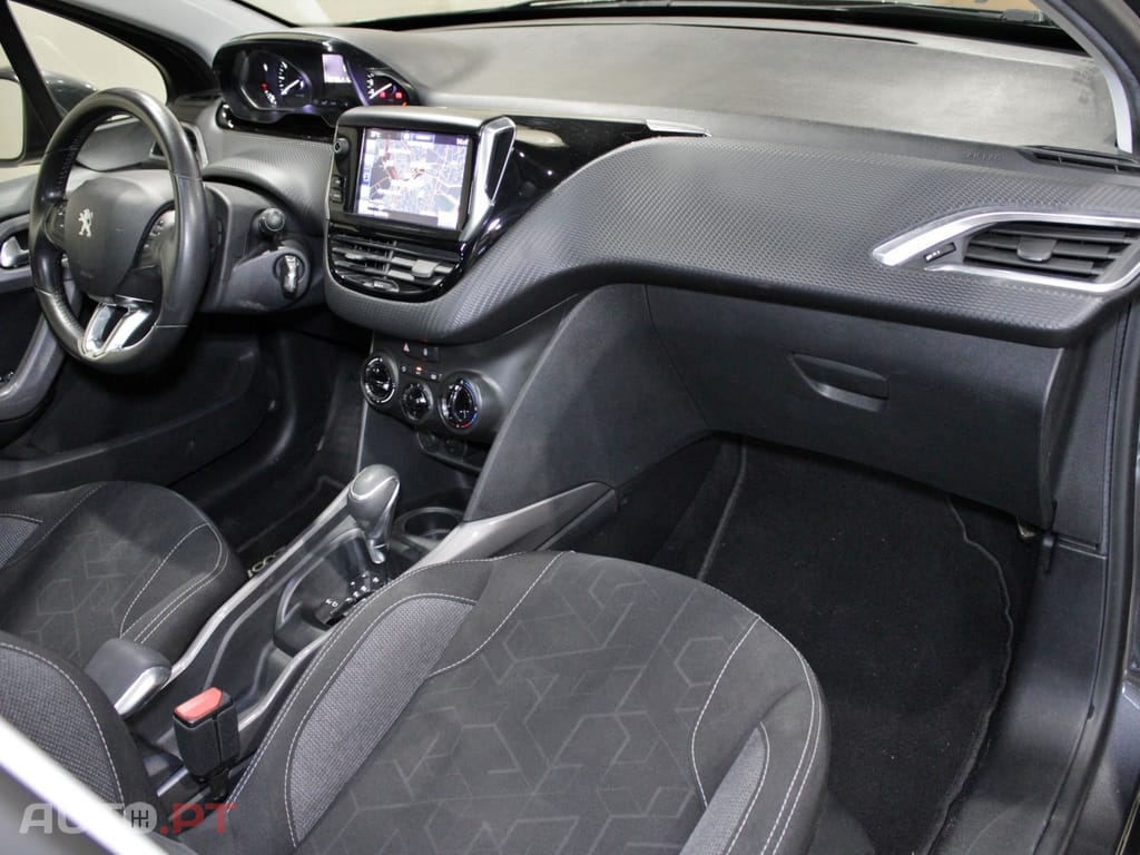 Peugeot 2008 1.2 PureTech Style EAT6