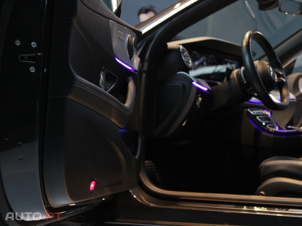 Mercedes-Benz E 220 AMG LINE