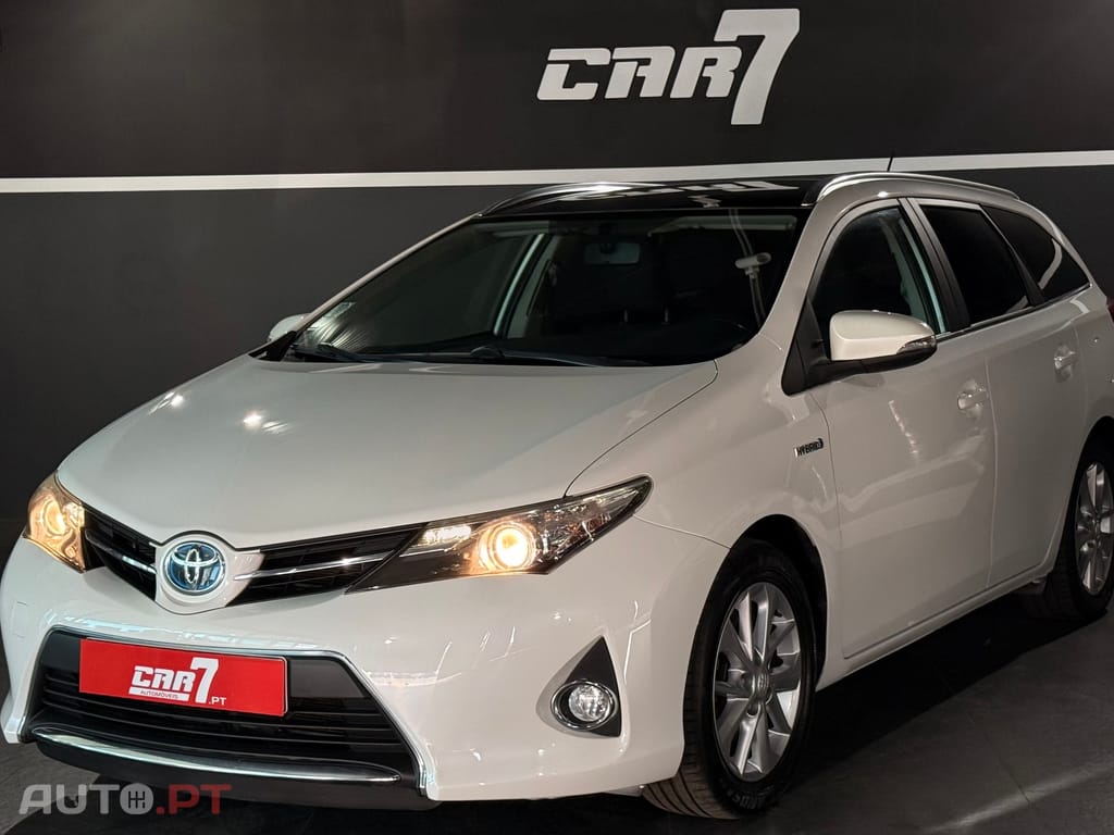 Toyota Auris Outro