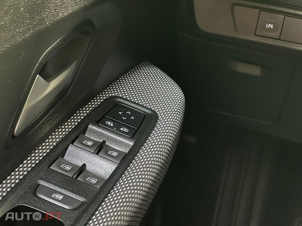 Dacia Jogger ECO-G 100 Bi-Fuel Essential 7 lugares