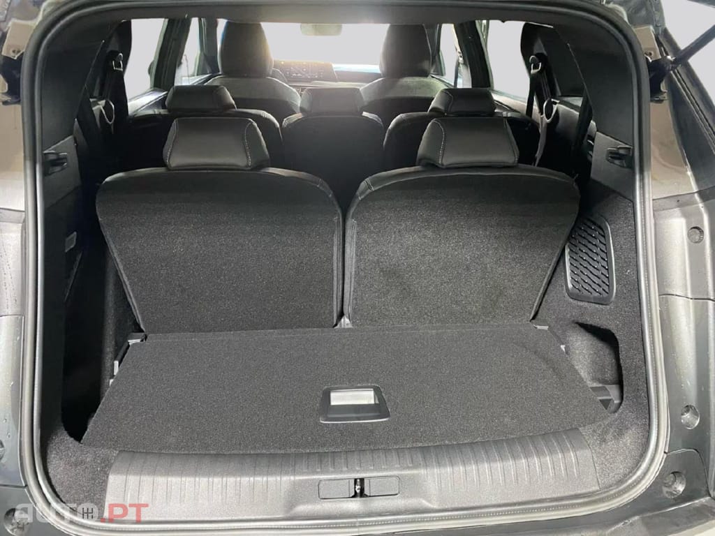 Peugeot E-5008 Allure I.V.A DEDUTIVEL 