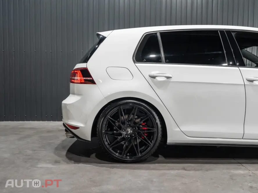 Volkswagen Golf GTI Performance BlueMotion DSG