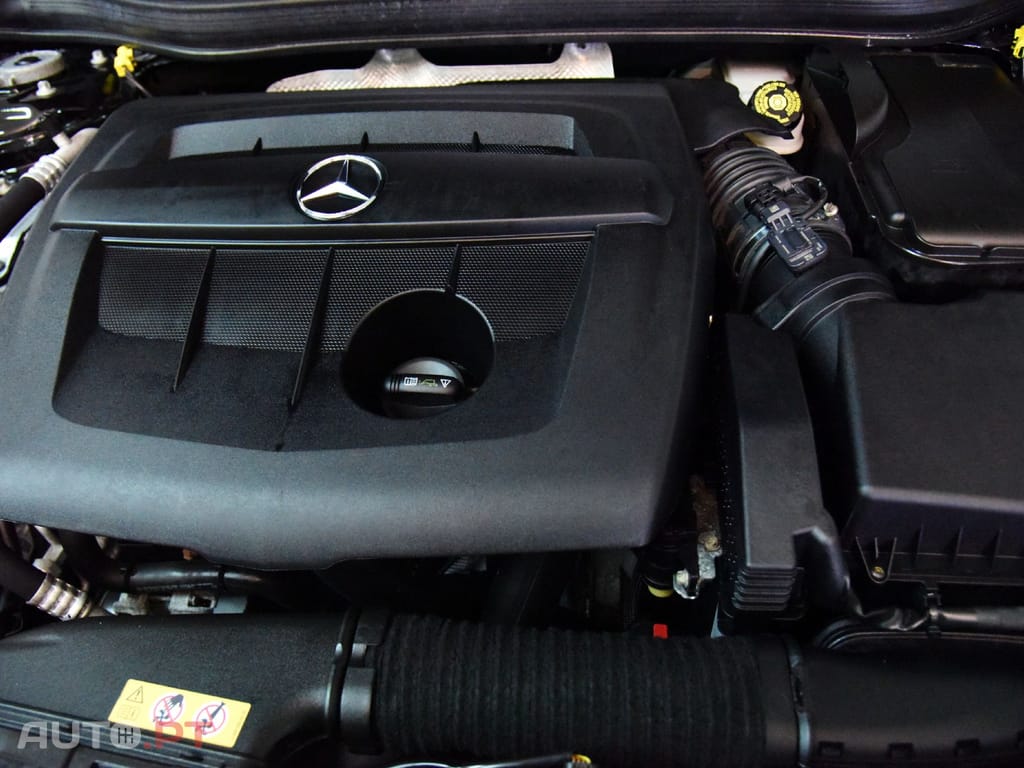 Mercedes-Benz GLA 180 D 7G-DCT URBAN