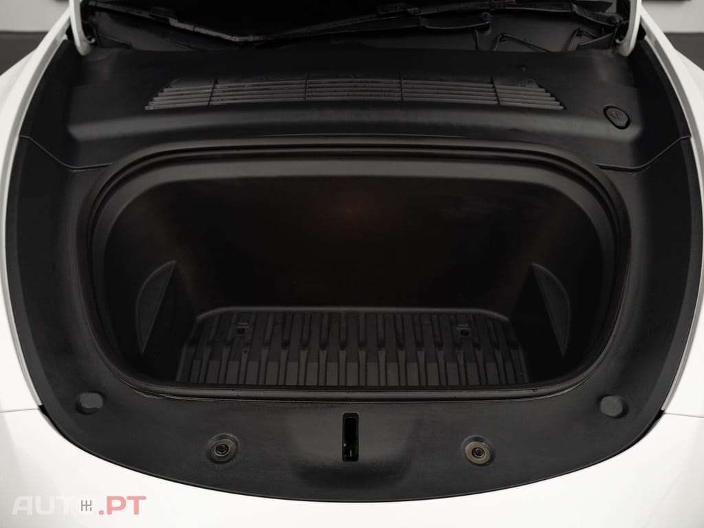 Tesla Model Y Long Range Tração Integral