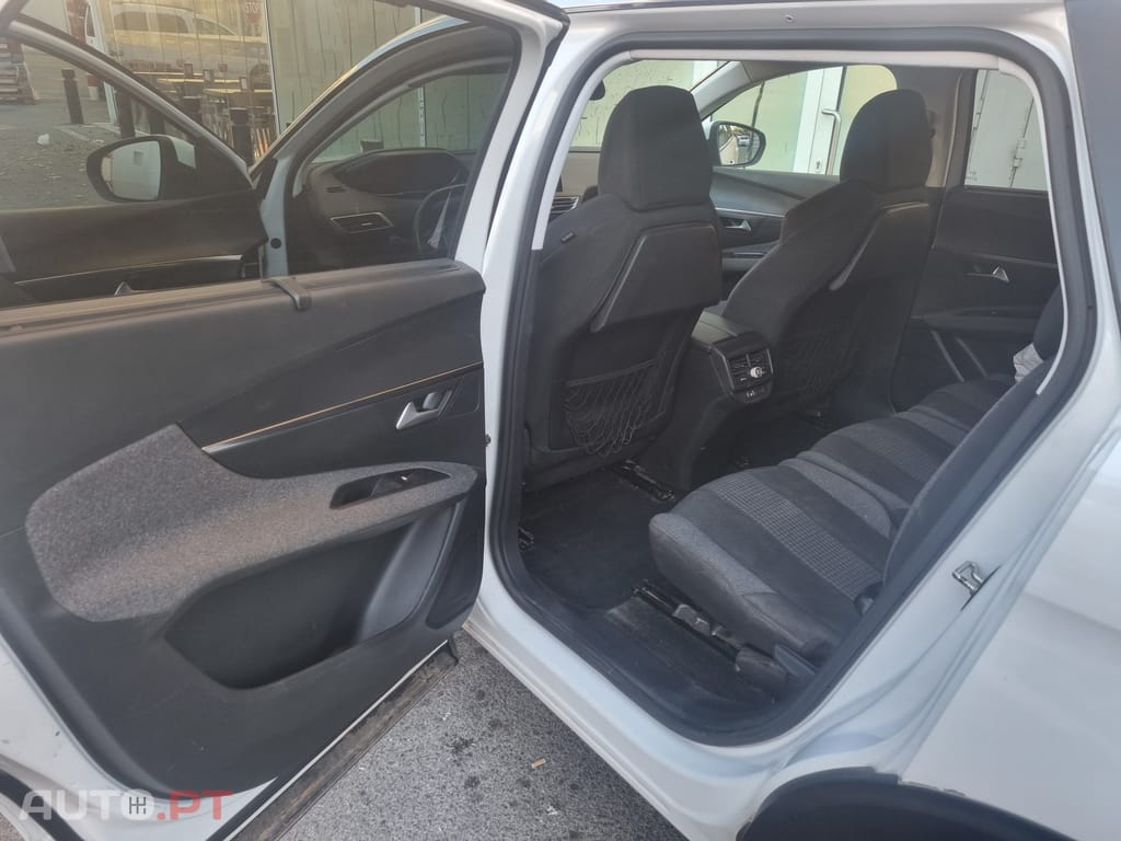 Peugeot 5008 1