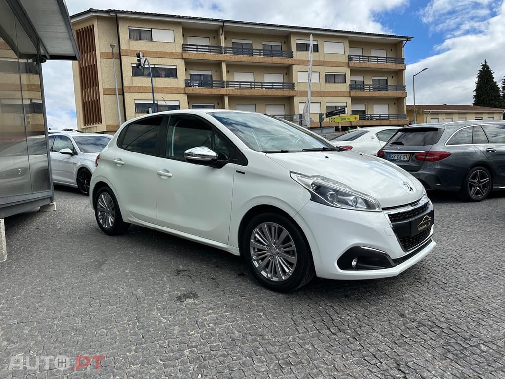 Peugeot 208 1.2 PureTech Signature