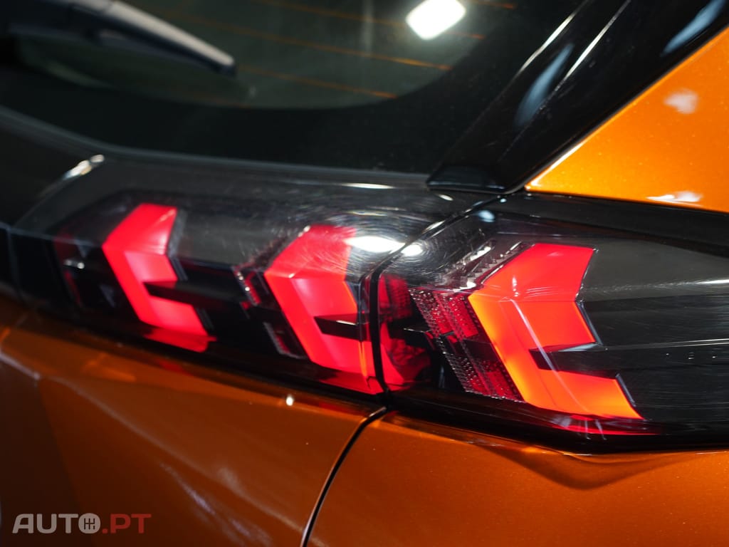Peugeot E-2008 50 kWh Active