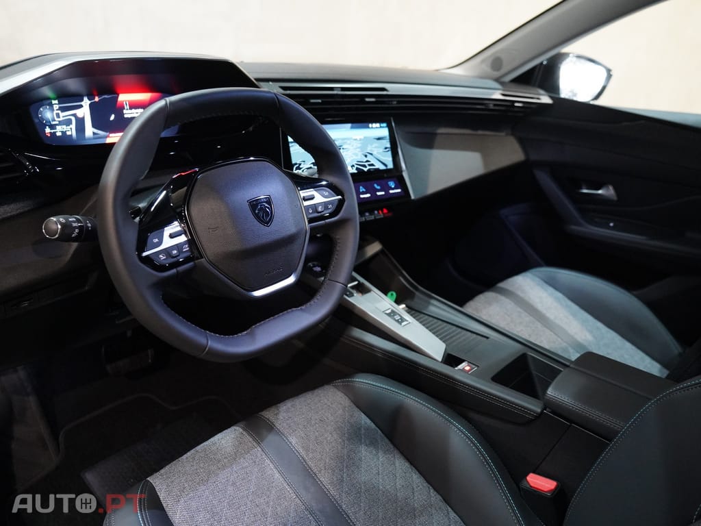 Peugeot 408 1.2 PureTech Allure EAT8