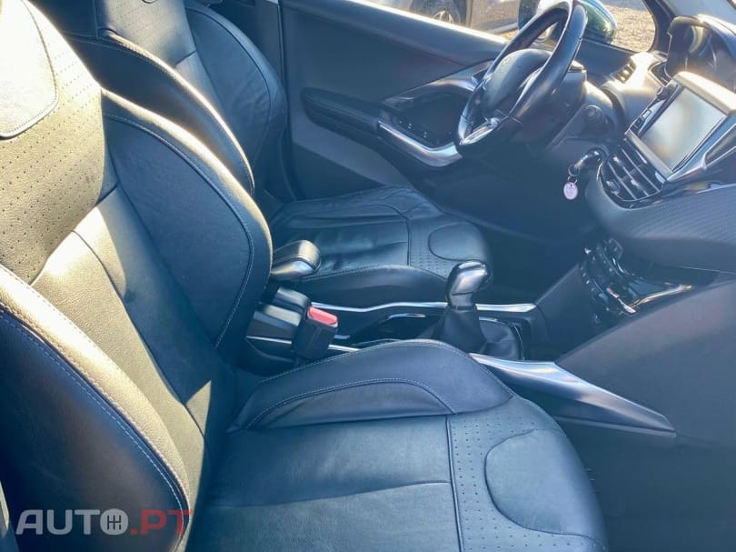 Peugeot 2008 FELINE TITANE 1.2 e-THP