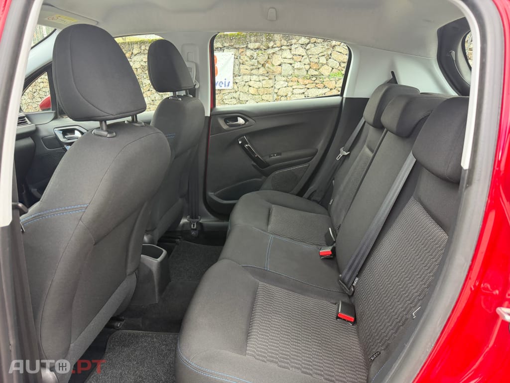 Peugeot 208 1.2 PureTech Signature