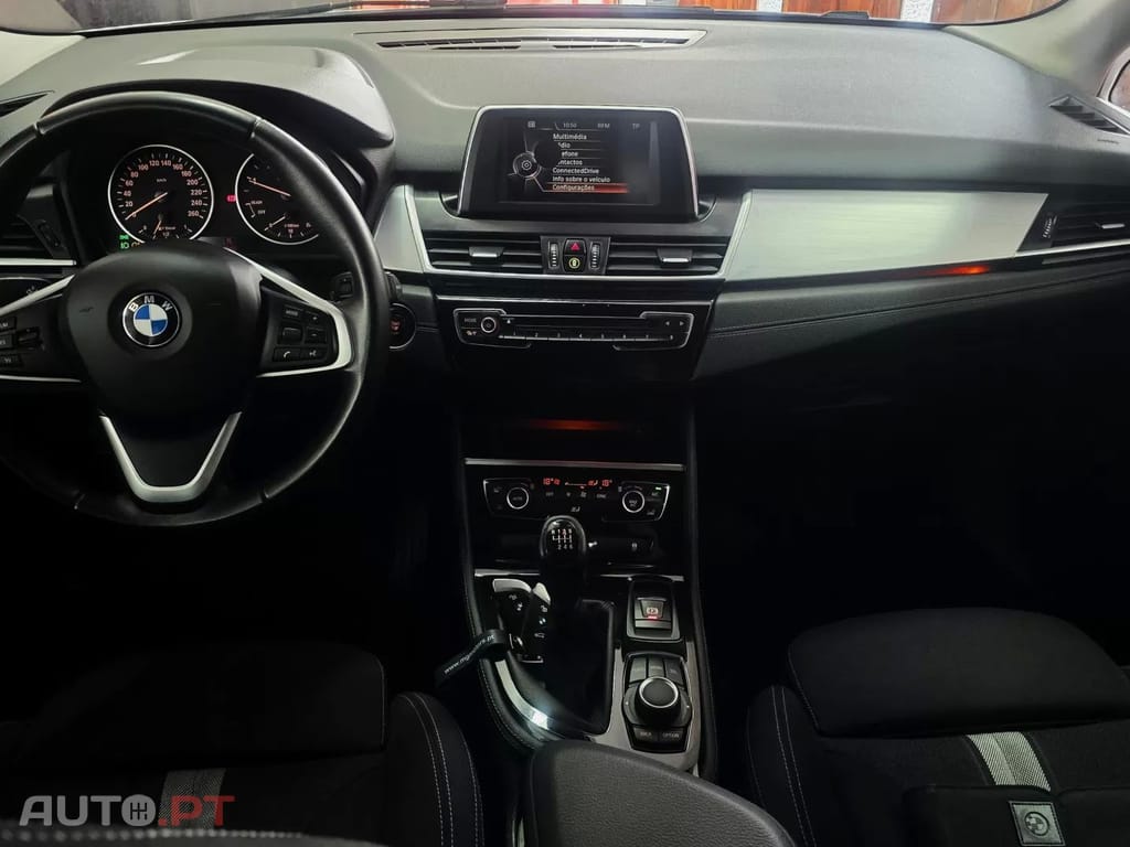 BMW 216 d Line Sport — fotografia 16