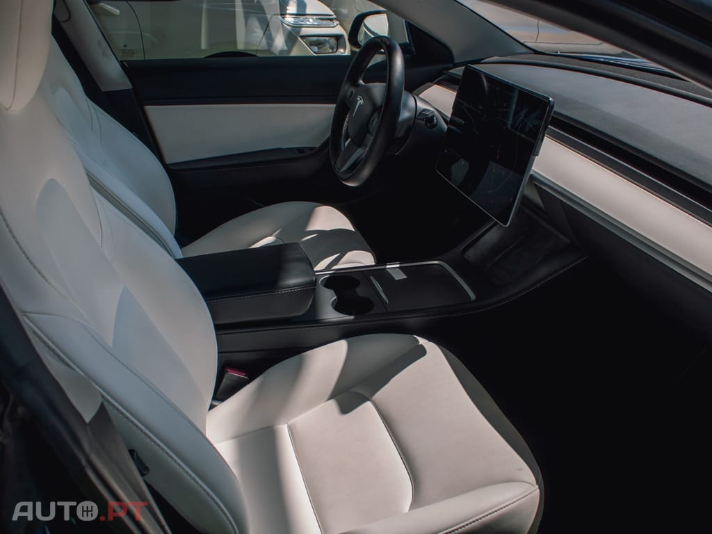 Tesla Model 3 Standard Range Plus RWD