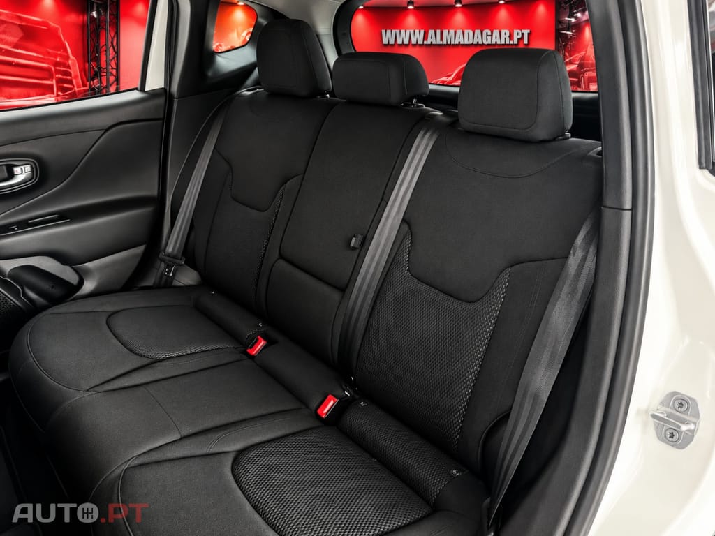 Jeep Renegade 1.3 T Night Eagle DCT