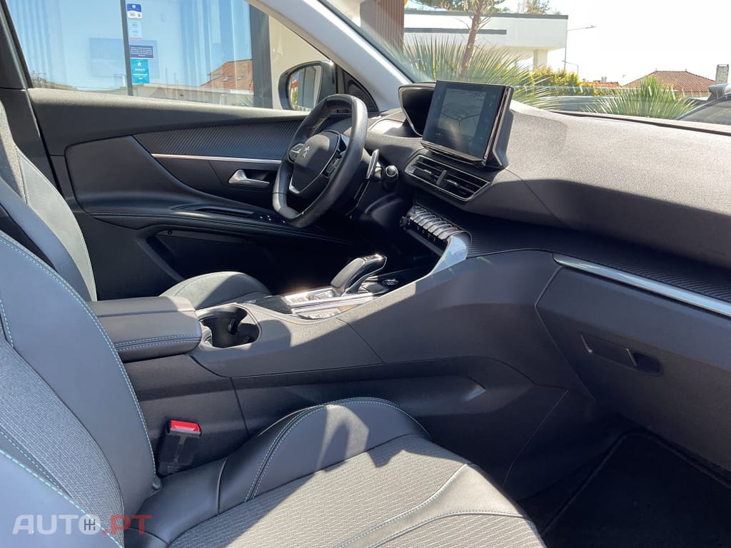 Peugeot 3008 1.6 Hybrid Allure e-EAT8