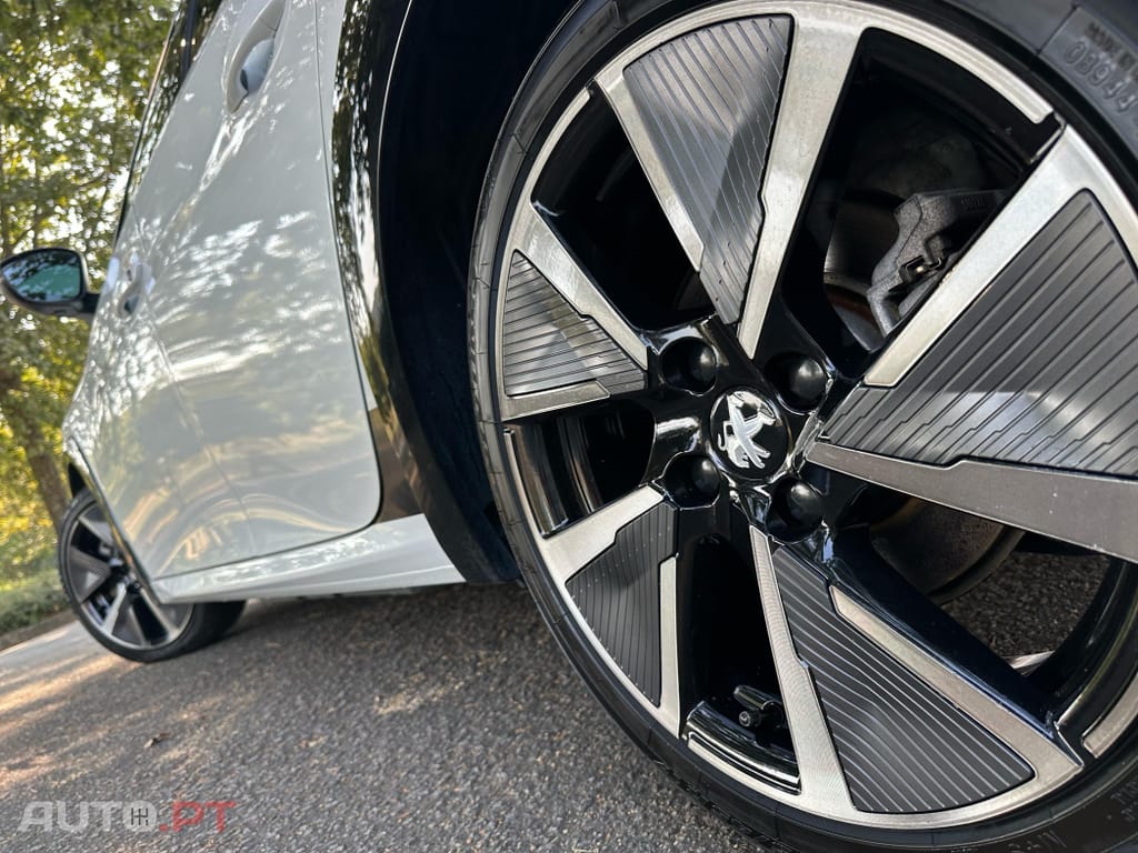 Peugeot E-208 50 kWh GT Pack