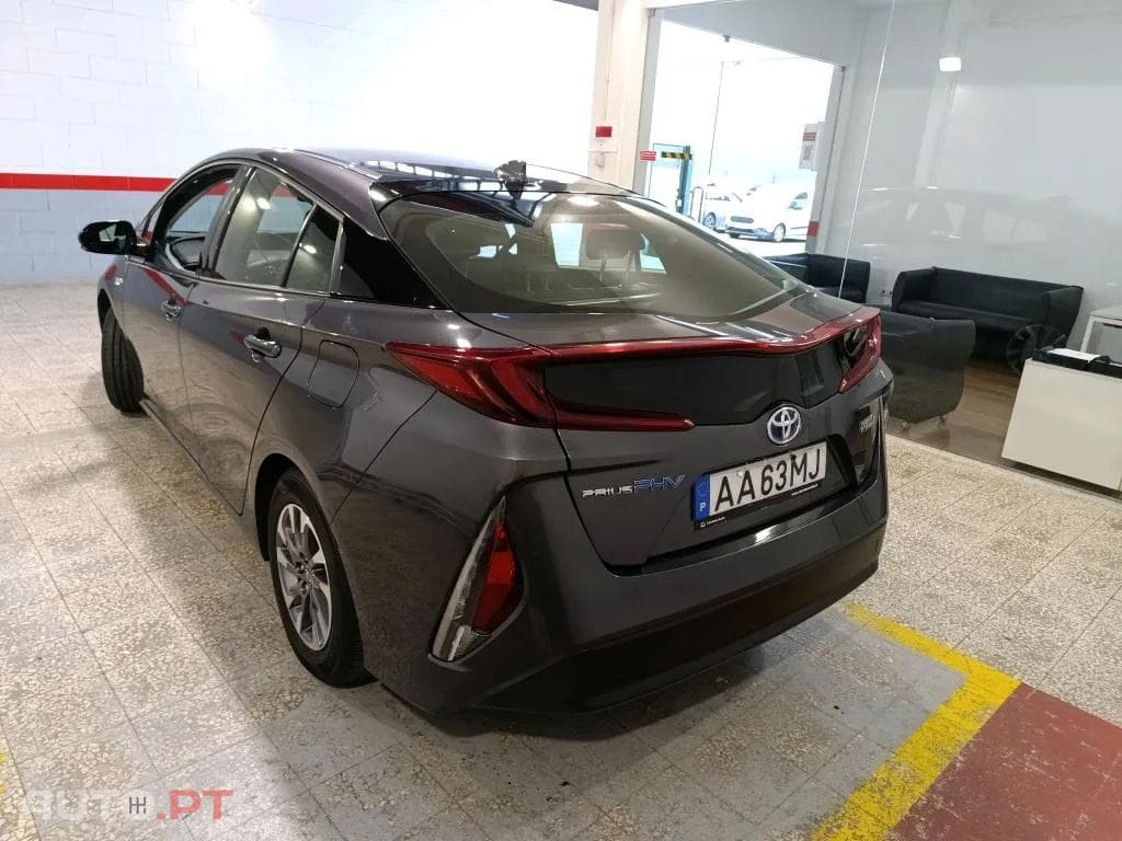 Toyota Prius 1.8 Plug-In Luxury
