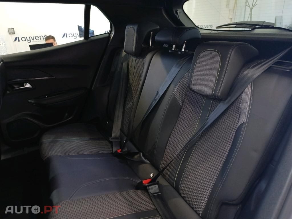Peugeot E-2008 GT