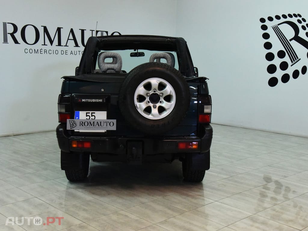 Mitsubishi Pajero 2.5 TD GL Canvas Top