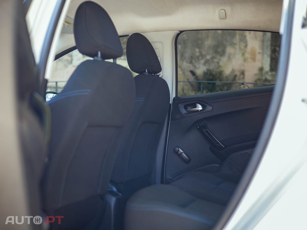 Peugeot 208 1.2 PureTech Signature