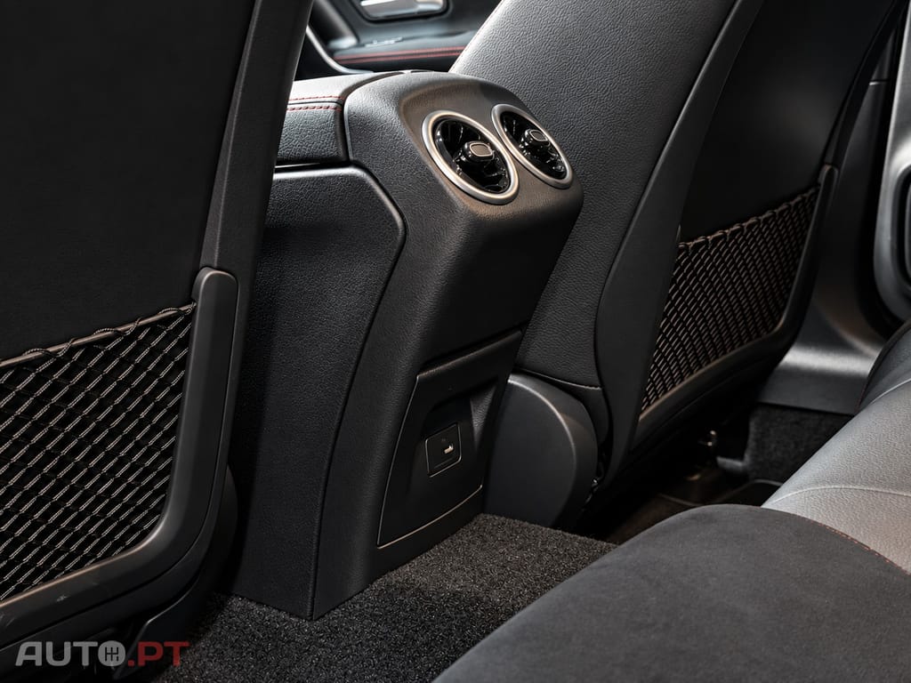Mercedes-Benz A 250 e AMG Line