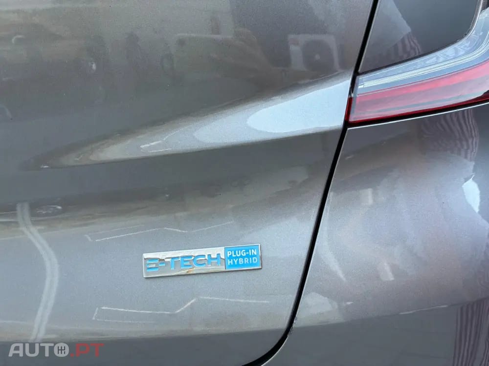 Renault Captur 1.6 HYBRID E-TECH INTENS