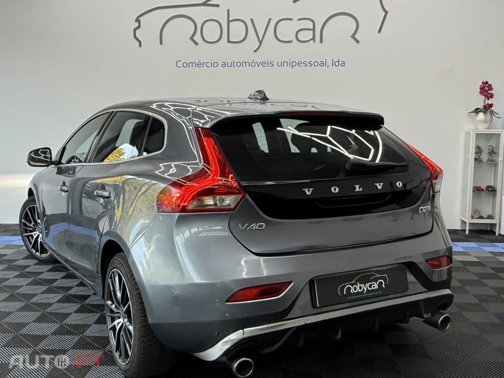Volvo V40 2.0 D2 R-Design Momentum Geartronic