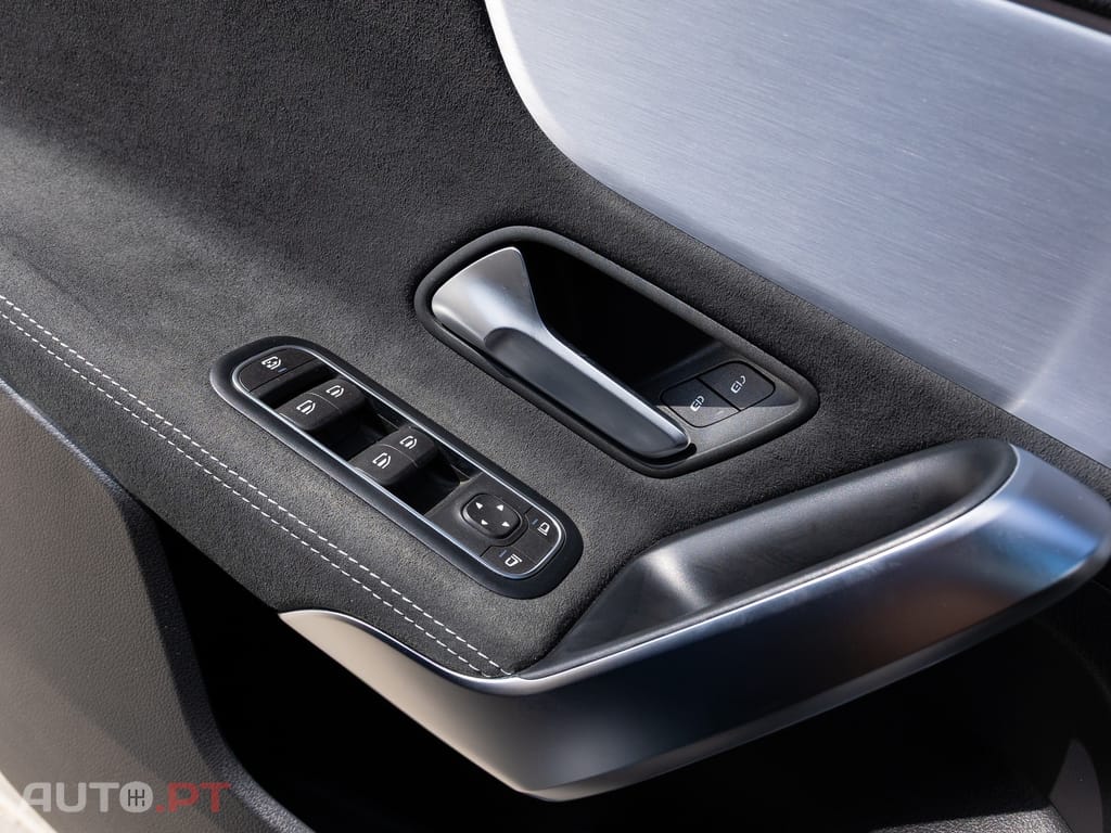 Mercedes-Benz A 250 e 8G-DCT AMG Line — fotografia 13