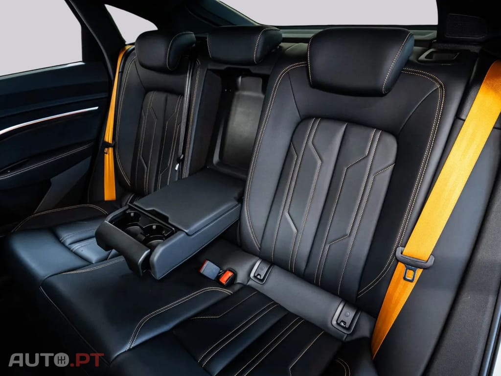 Audi E-Tron I.V.A DEDUTÍVEL 50 S LINE BLACK EDIT.