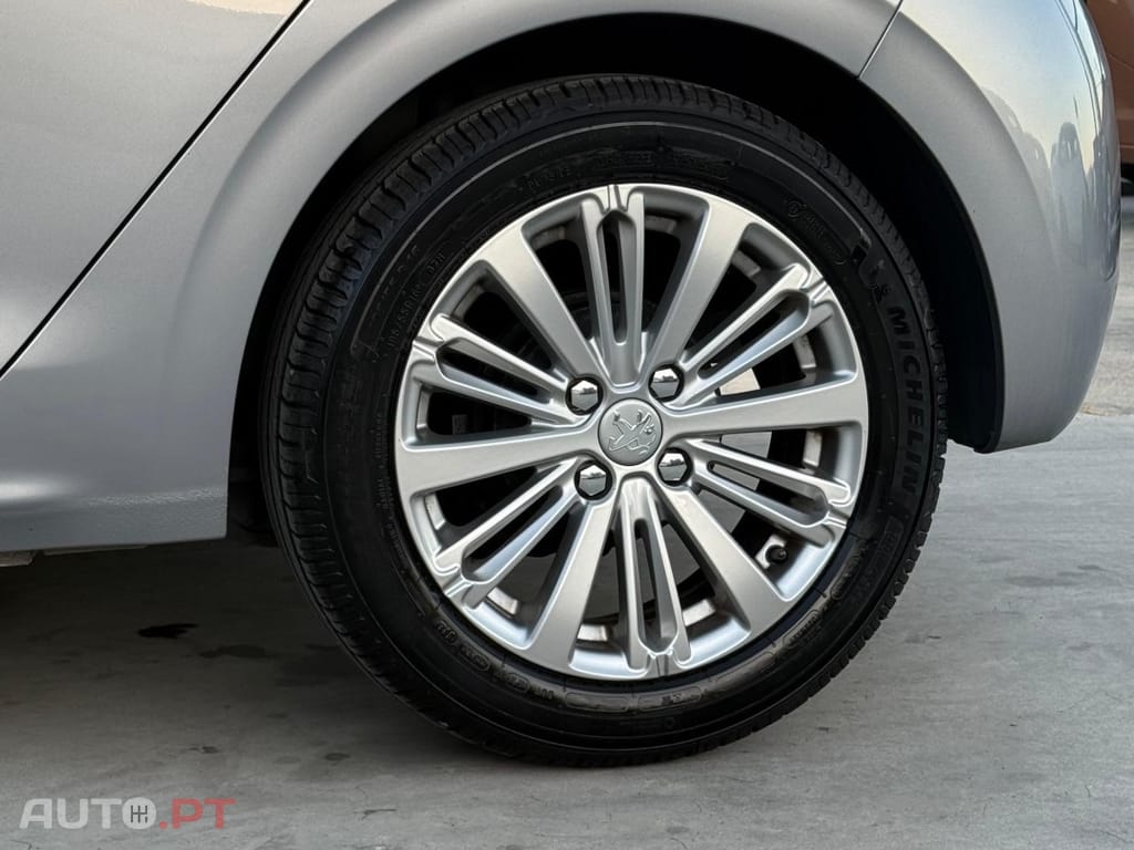 Peugeot 208 1.2 PureTech Signature