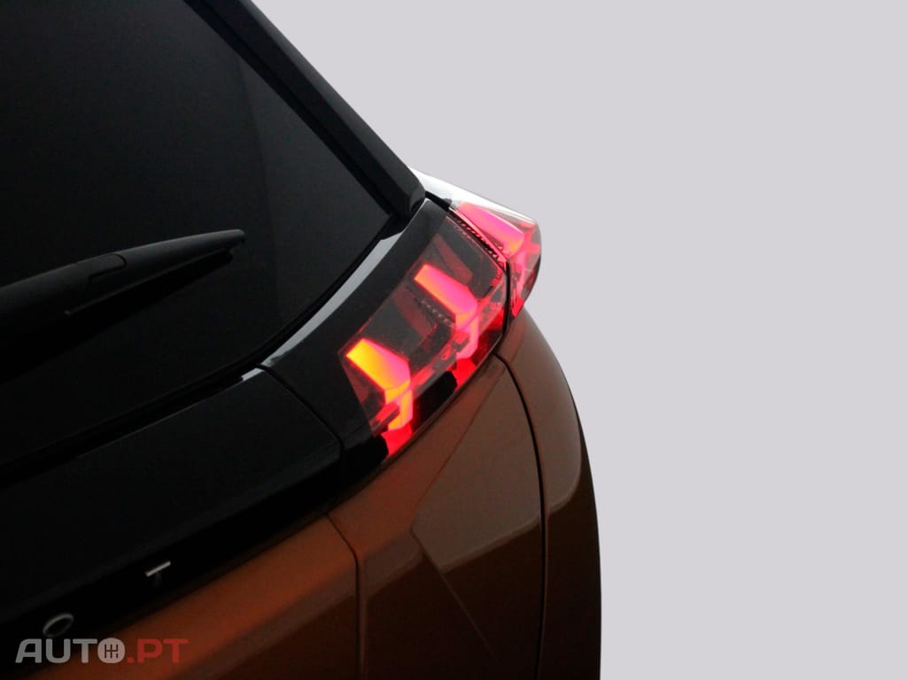 Peugeot E-2008 ALLURE PACK