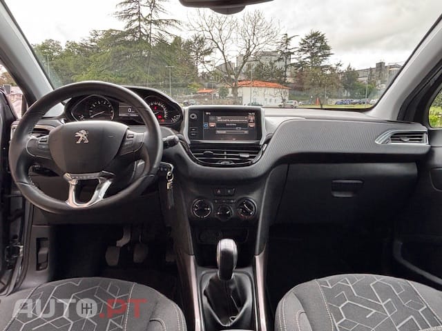 Peugeot 2008 1.2 PURETECH STYLE