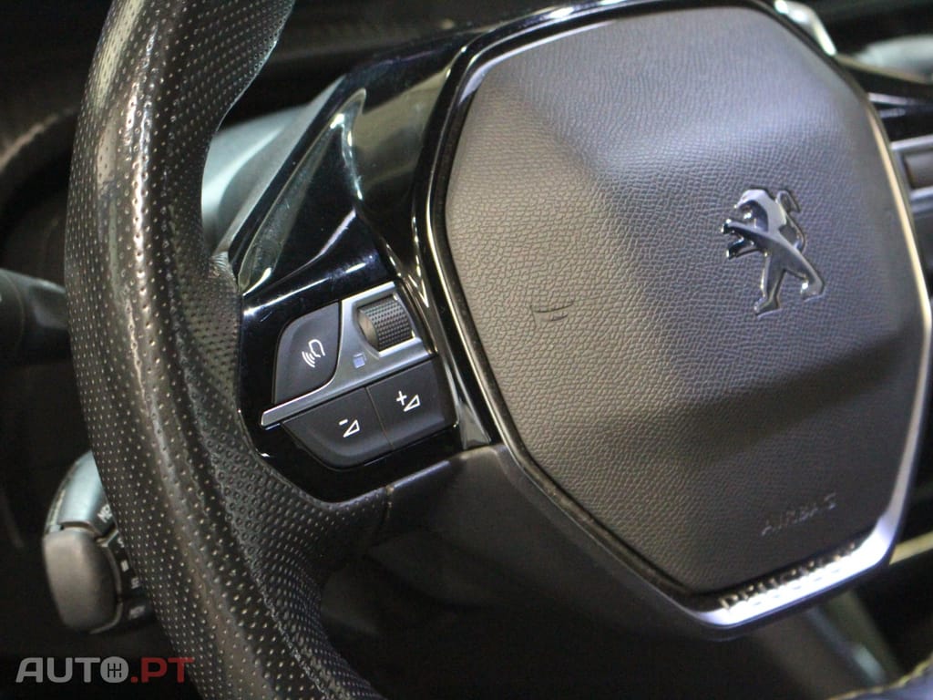 Peugeot 2008 1.2 PureTech GT EAT8