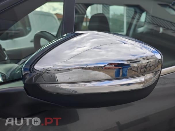 Peugeot 2008 1.2 e-THP Allure