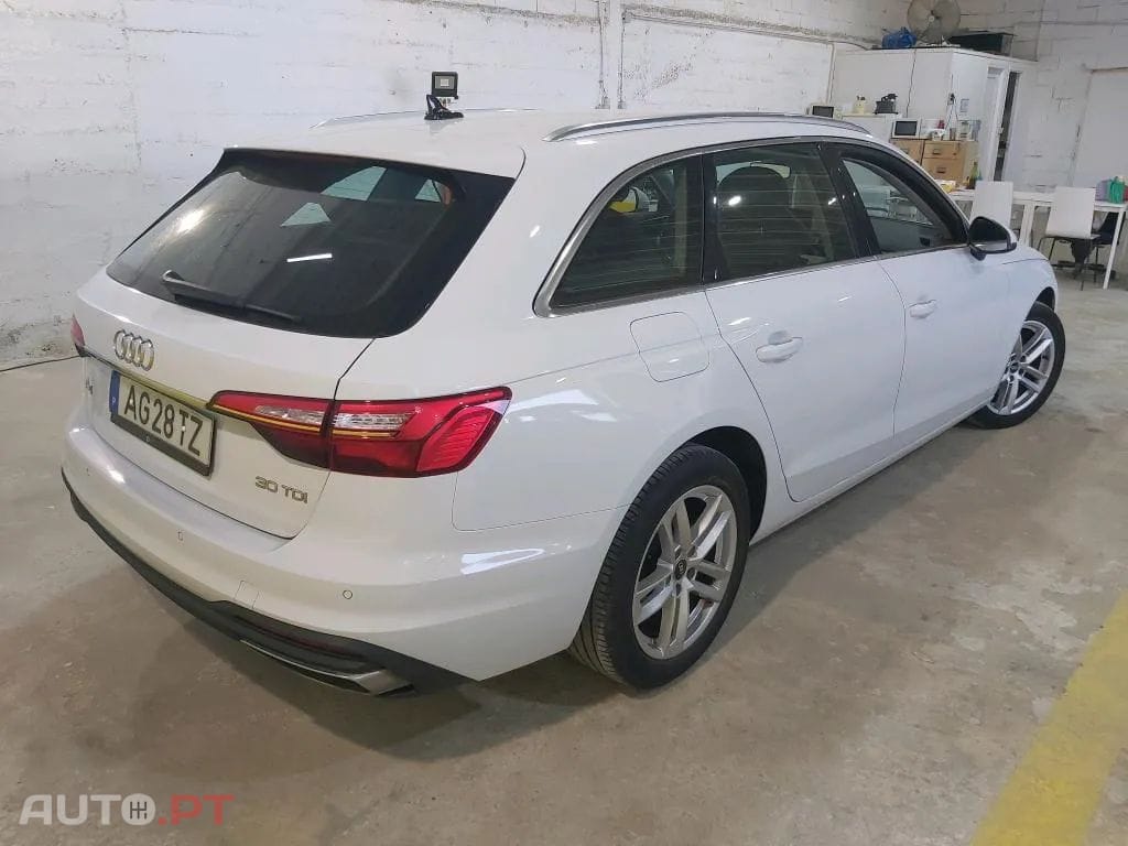 Audi A4 Avant 30 TDI S tronic