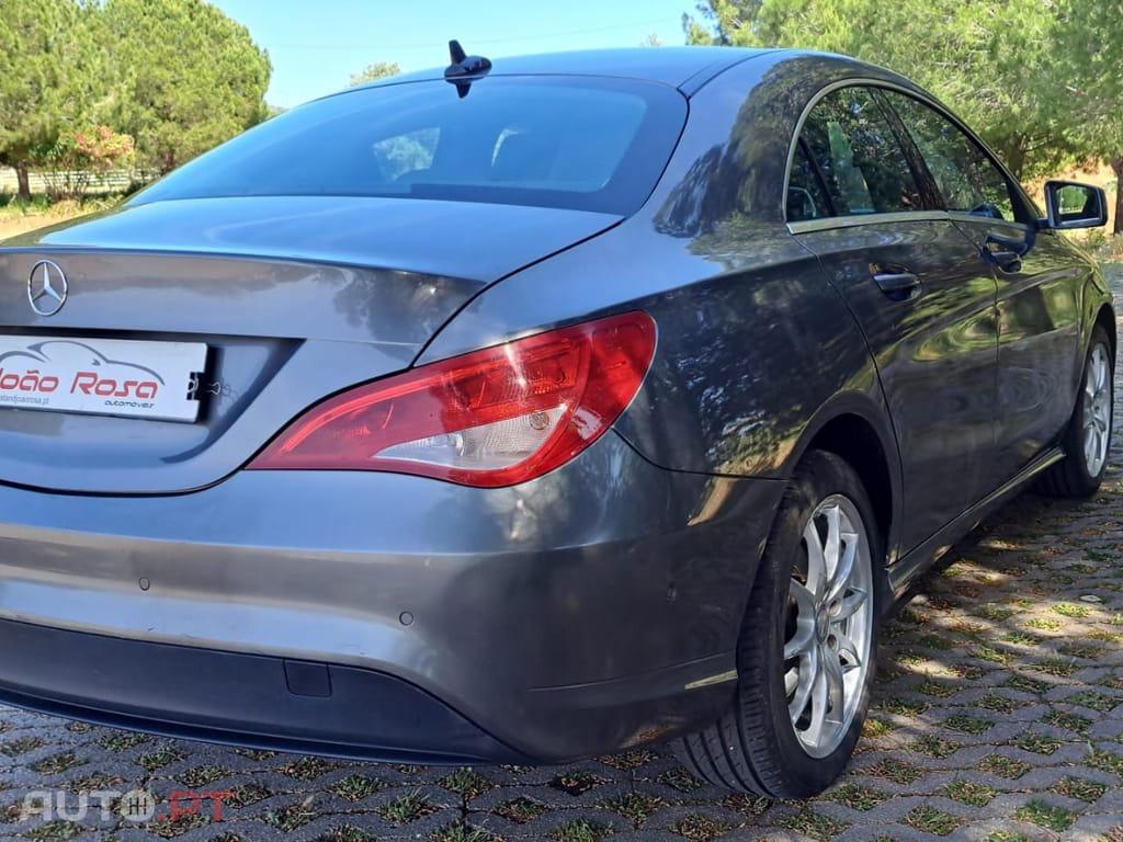 Mercedes-Benz CLA 180 BlueEFFICIENCY) Urban