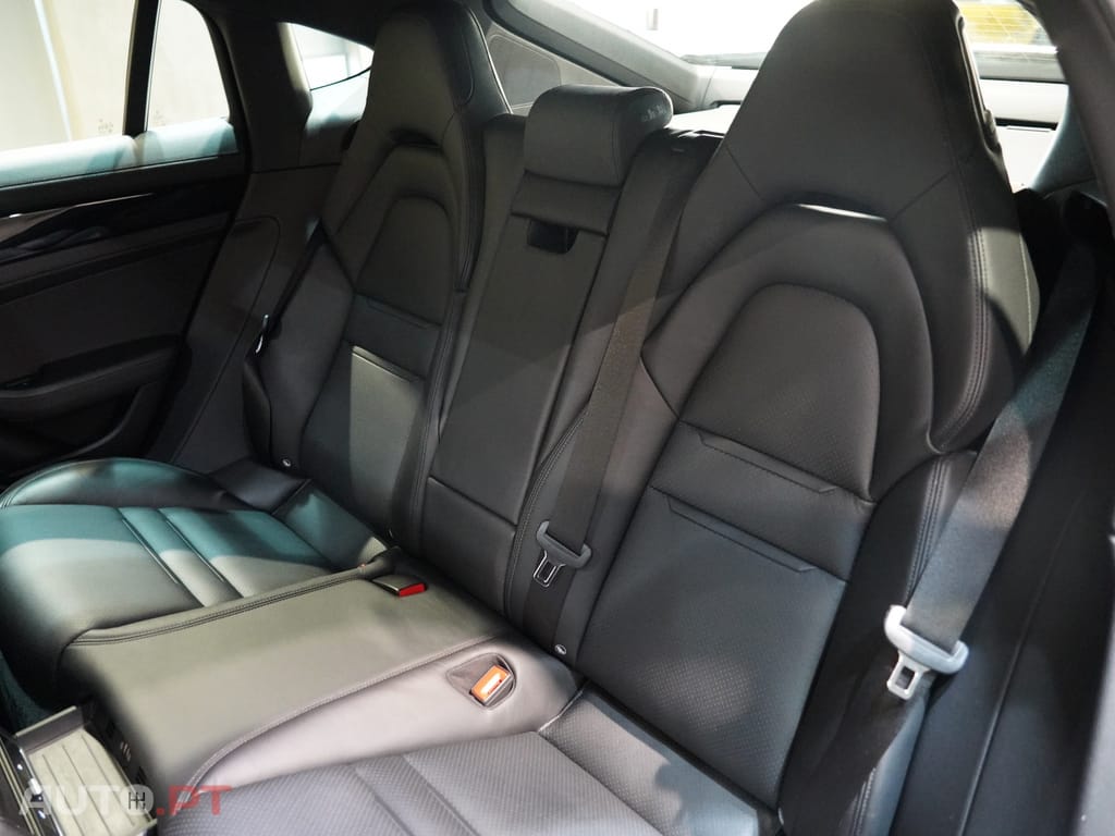 Porsche Panamera 4 E-Hybrid