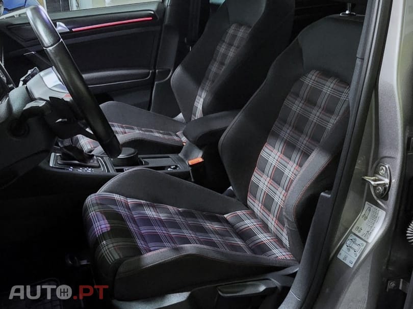 Volkswagen Golf GTI Performance BlueMotion DSG