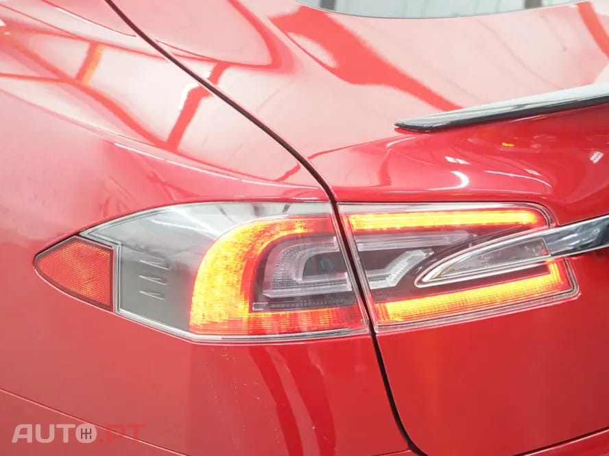 Tesla Model S 85